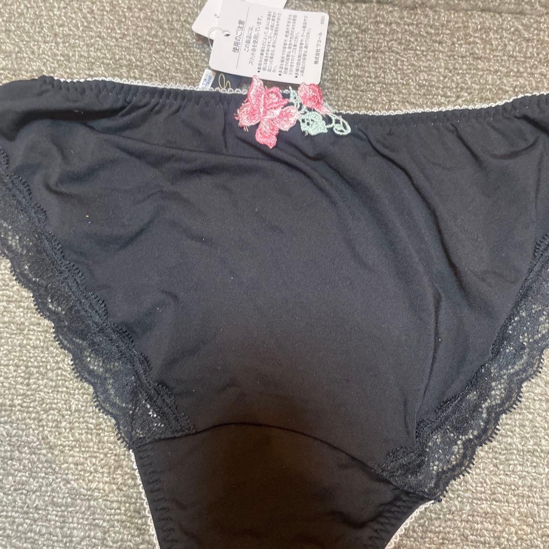 サルート 花柄刺繍 ブラジャーＦ70ショーツLサイズセット