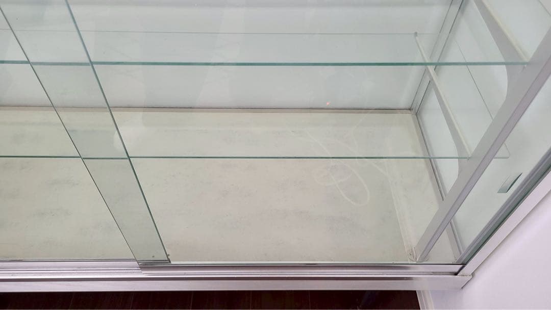 ガラスショーケース/ガラスキャビネット/照明使用不可