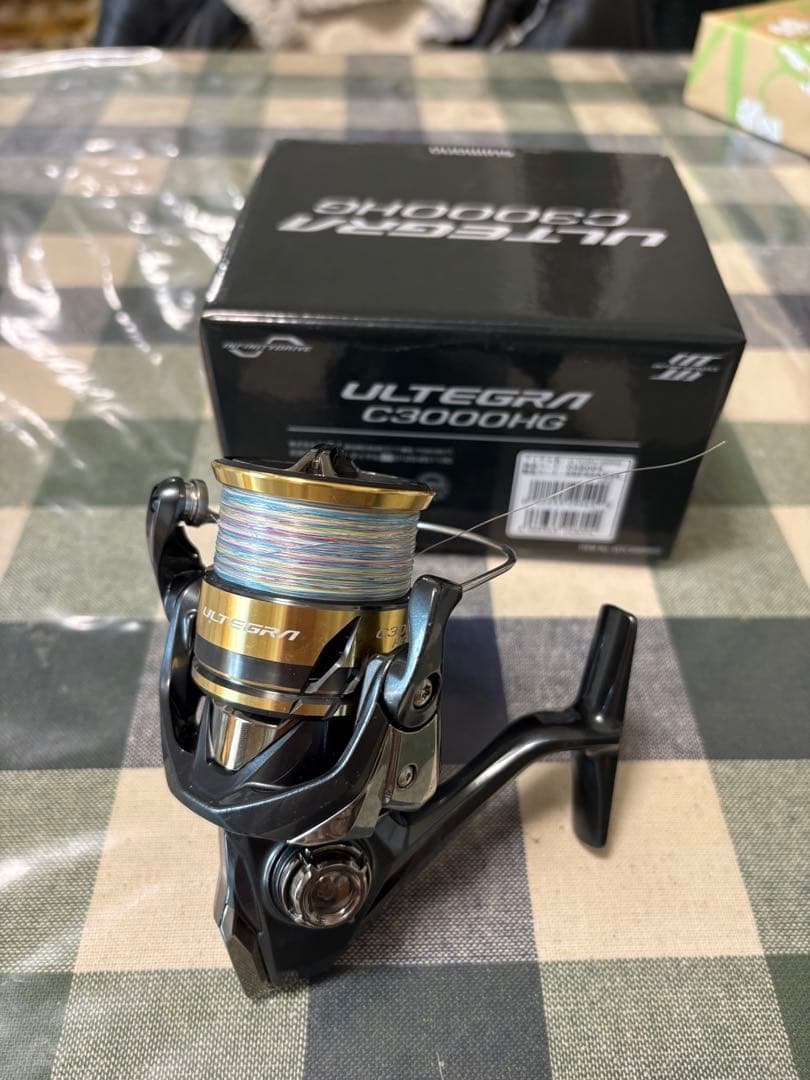 25 ULTEGRA C3000HG スピニングリール 箱付き
