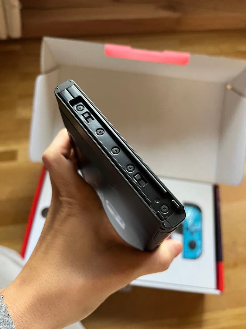 Nintendo Switch本体と 大乱闘スマッシュブラザーズのカセット