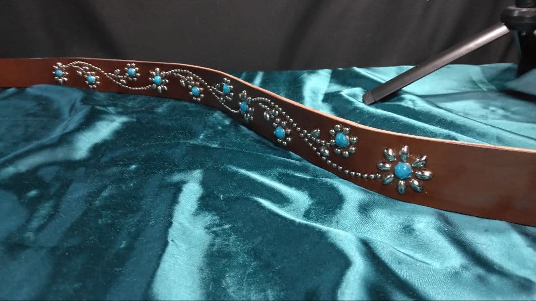 昭南ベンズレザーツタ＆フラワースタッズベルトチョコ　穴開け加工済み　即納可