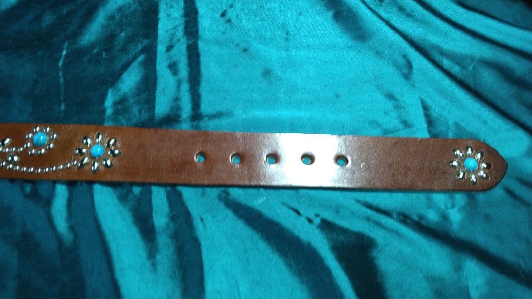 昭南ベンズレザーツタ＆フラワースタッズベルトチョコ　穴開け加工済み　即納可