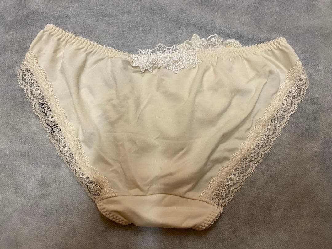 サルート08G中国音楽　ブラ＋ショーツセット