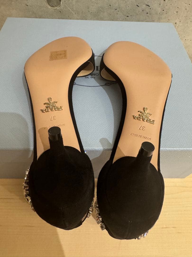 [[⭐︎きゃあこ⭐︎]]PRADA ブラック サンダル ビジュー付き