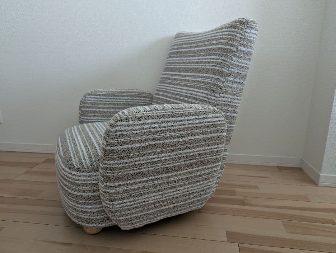 【訳あり新品】1人掛けソファ ラウンジチェア 無垢材 × シェニール生地デザイン