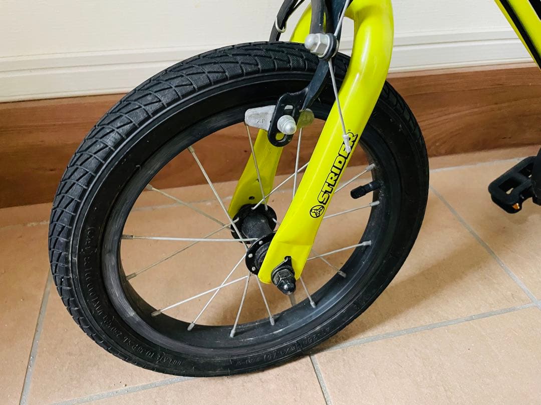 ストライダー 限定STRIDER 14X ライムイエロー スタンド＆空気入付き