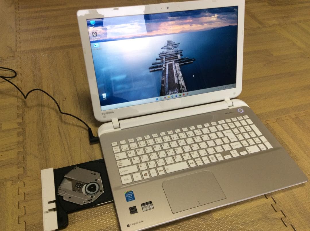 東芝ノートPC　Win11 Corei7 16G SSD256G Office