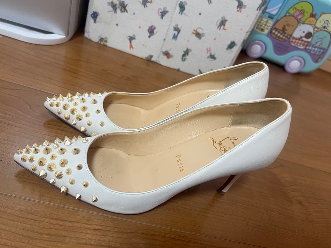 Christian Louboutin ホワイトスタッズハイヒール値下げした