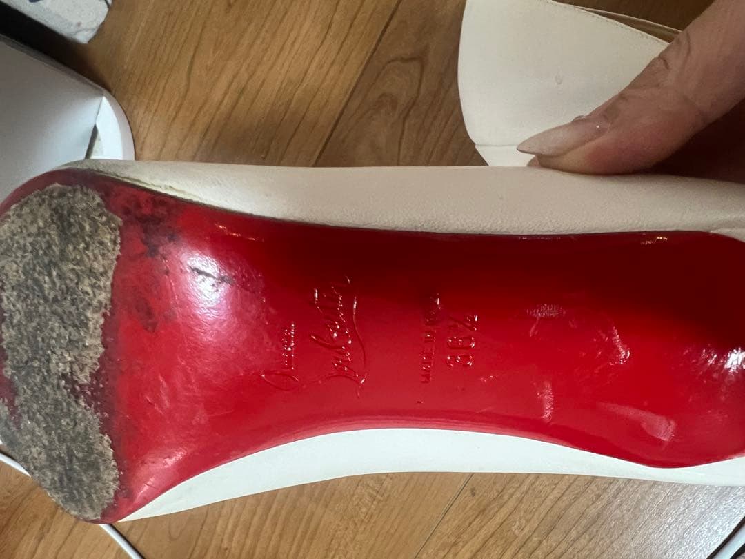 Christian Louboutin ホワイトスタッズハイヒール値下げした