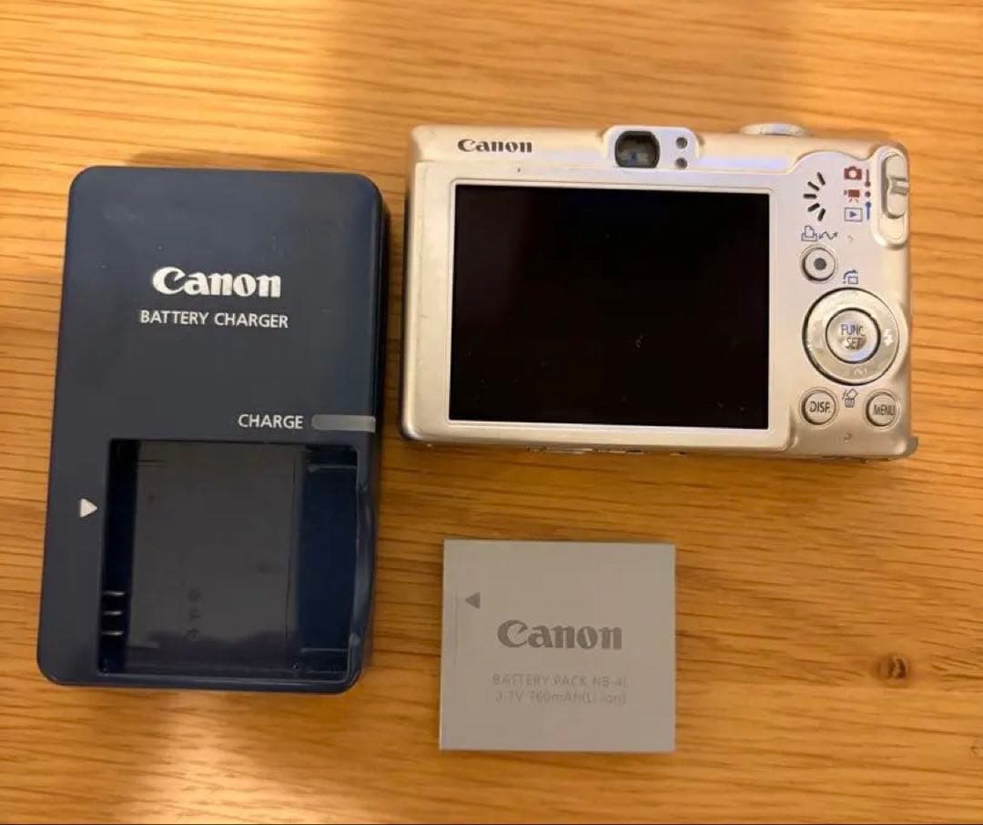 Canon IXY DIGITAL 70 本体と充電器