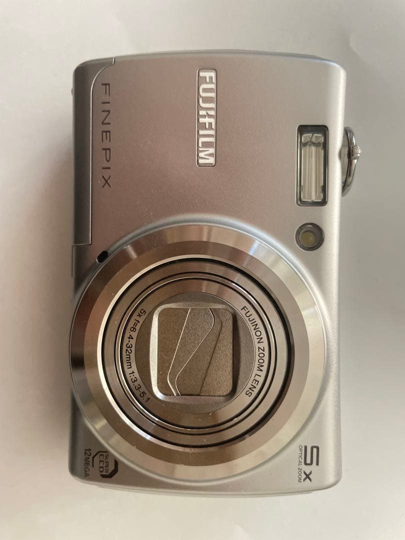 Fujifilm FinePix F100 デジタルカメラ