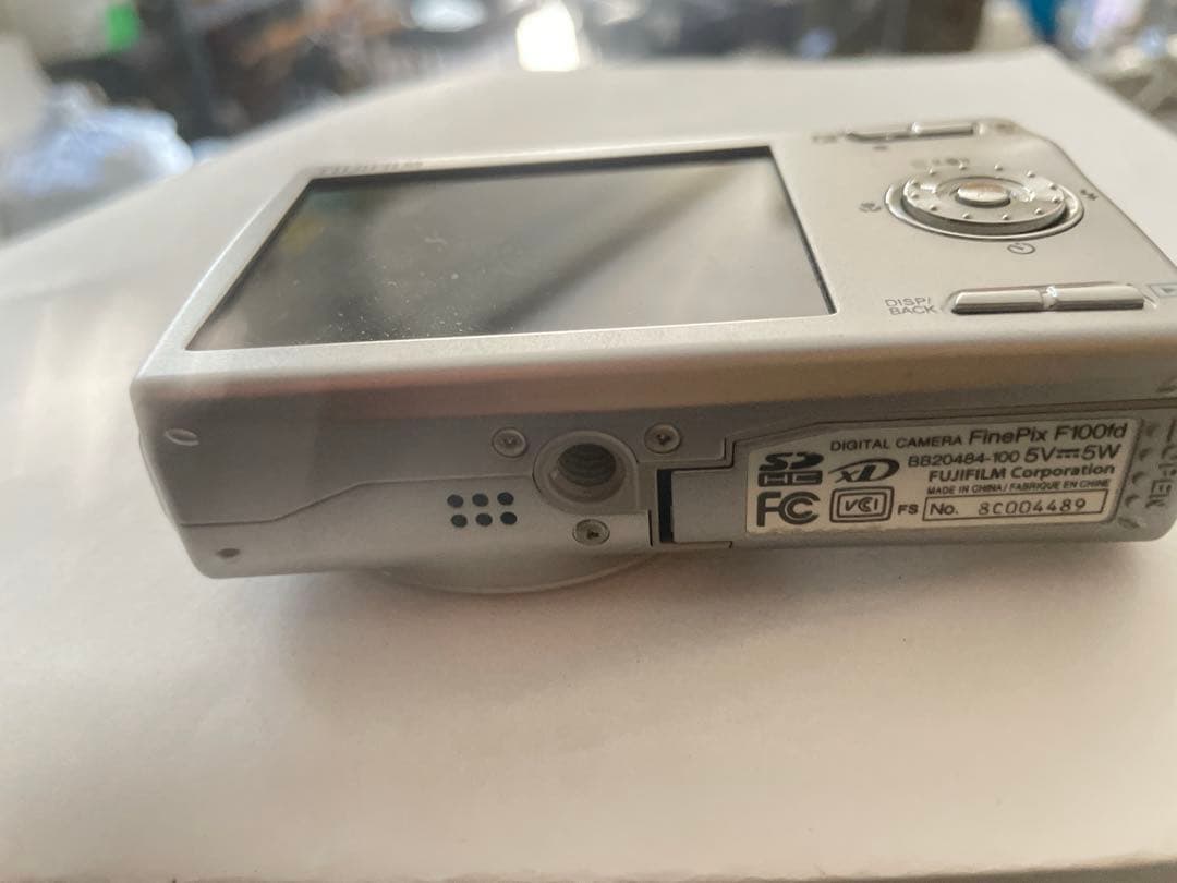 Fujifilm FinePix F100 デジタルカメラ