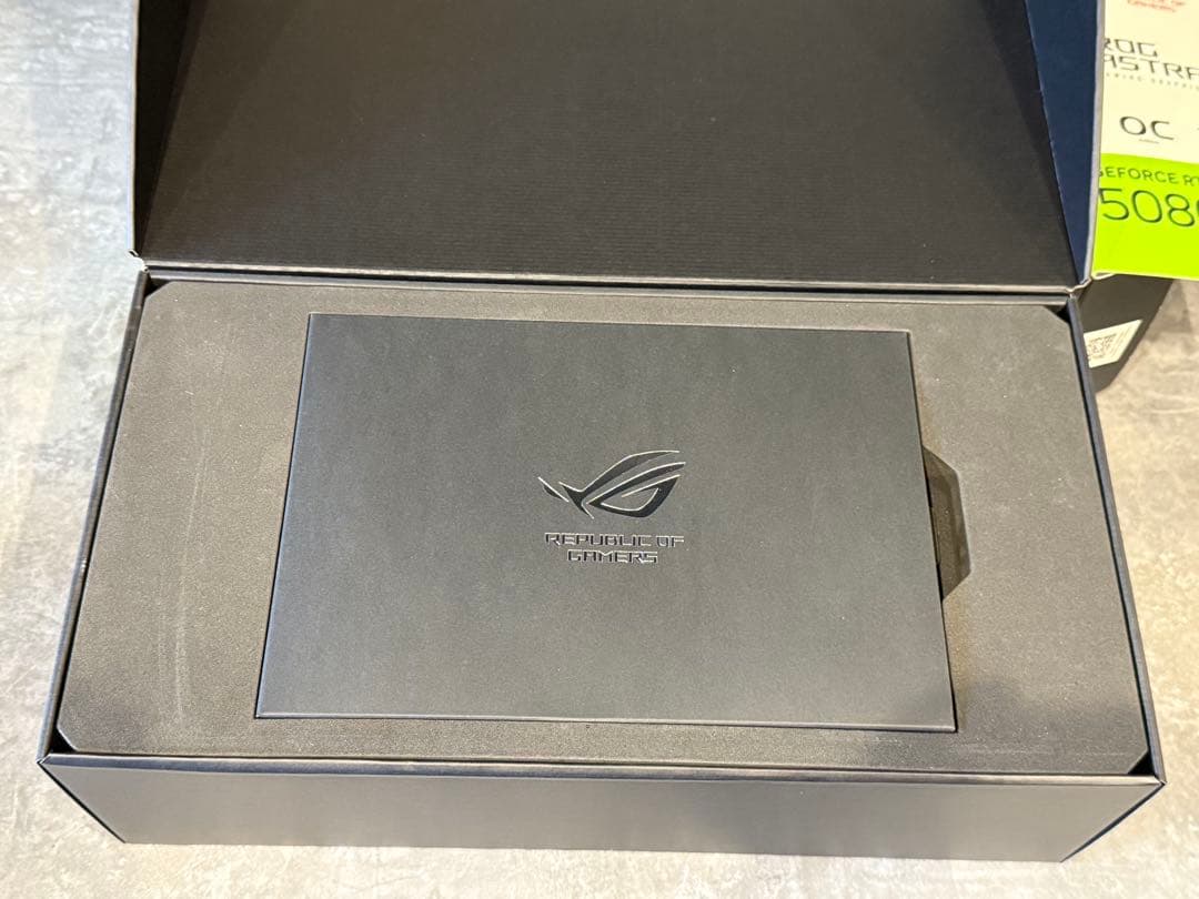 ASUS ROG ASTRAL GeForce RTX 5080 ROP欠けなし