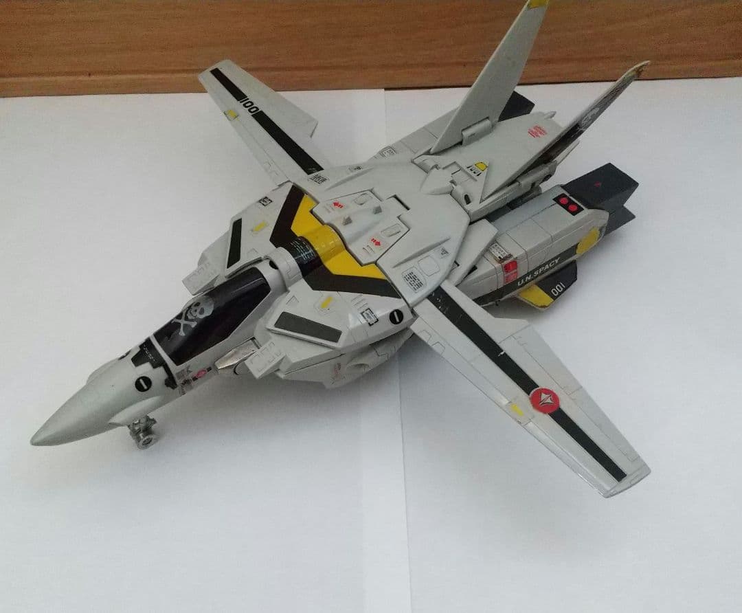 タカトクトイス マクロス バルキリー アーマード付き