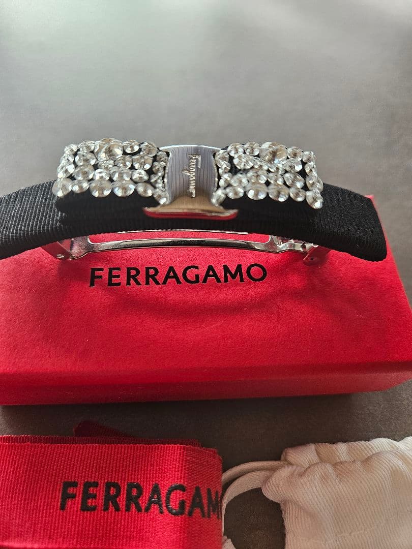 フェラガモ　バレッタ　ヴァラ　リボンクリスタル