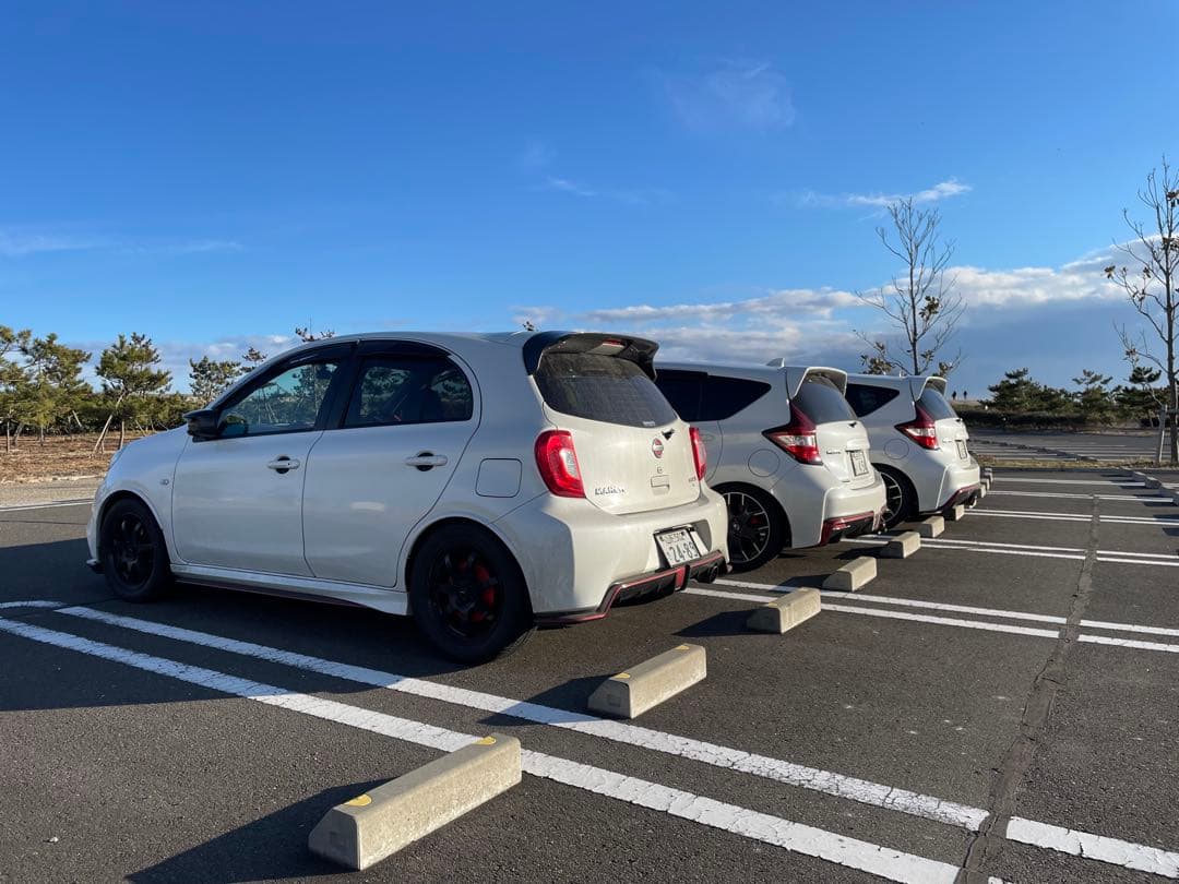 マーチニスモ マフラー