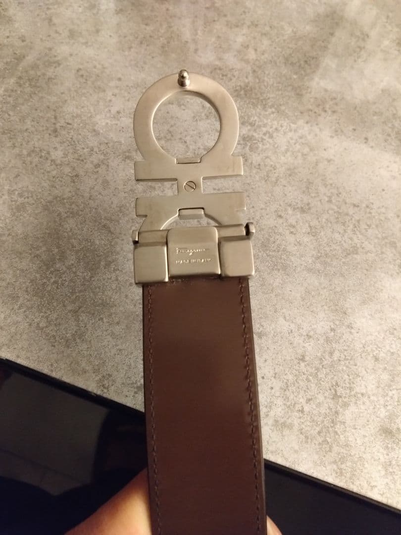 フェラガモ　ベルト　メンズ　ブラックレザー