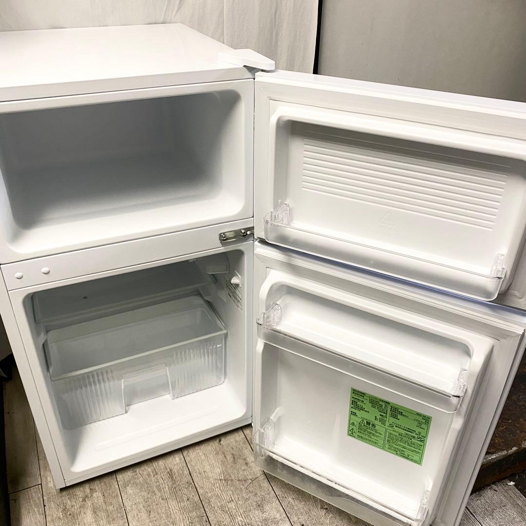 小さめなのにガラスドアで高級感があってオシャレなの。2ドア冷凍冷蔵庫90L