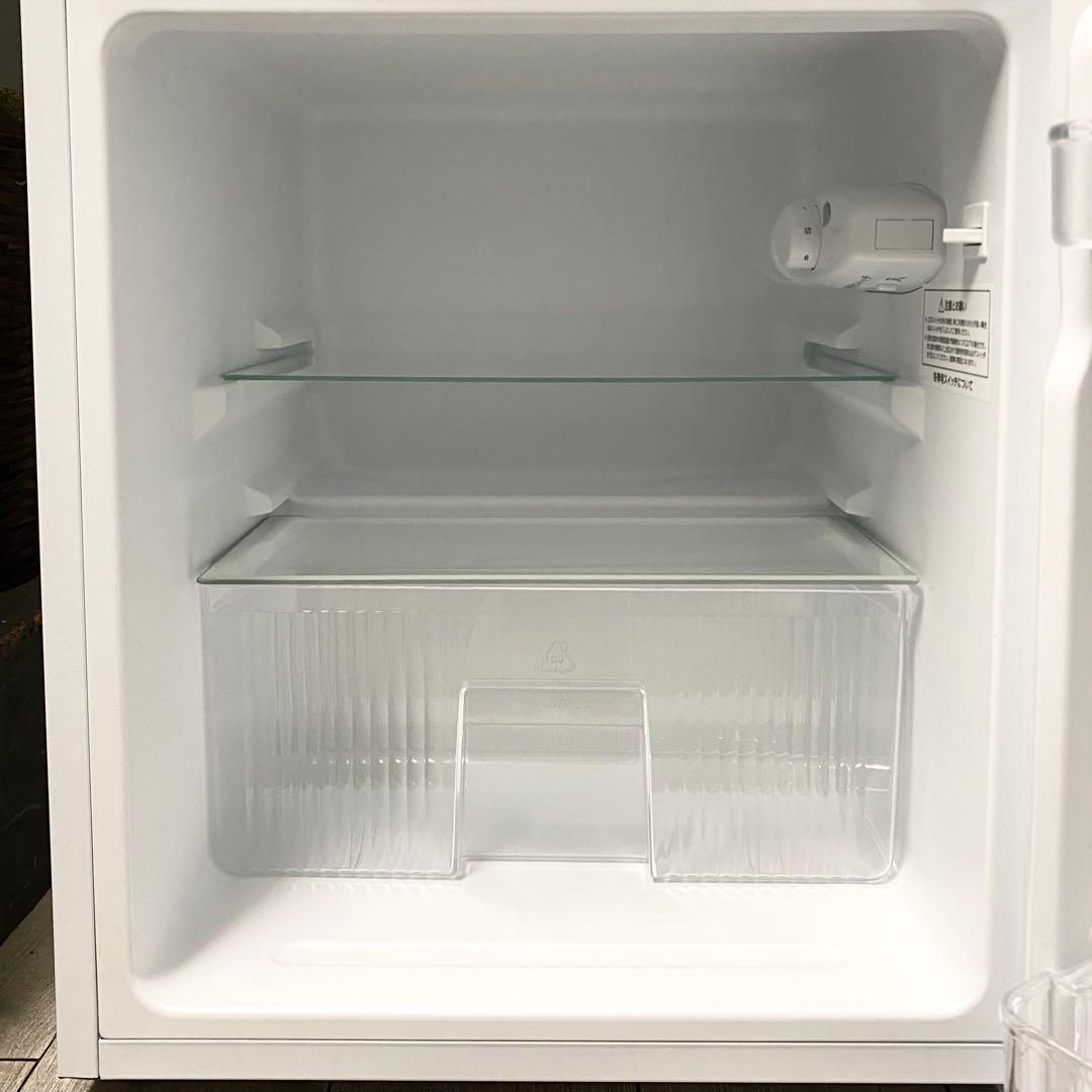 小さめなのにガラスドアで高級感があってオシャレなの。2ドア冷凍冷蔵庫90L