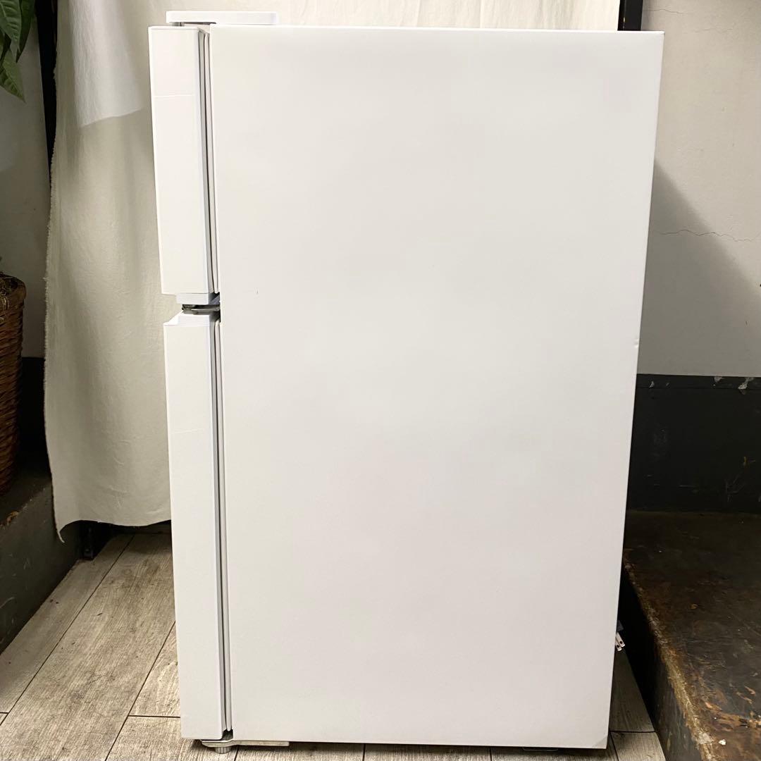 小さめなのにガラスドアで高級感があってオシャレなの。2ドア冷凍冷蔵庫90L