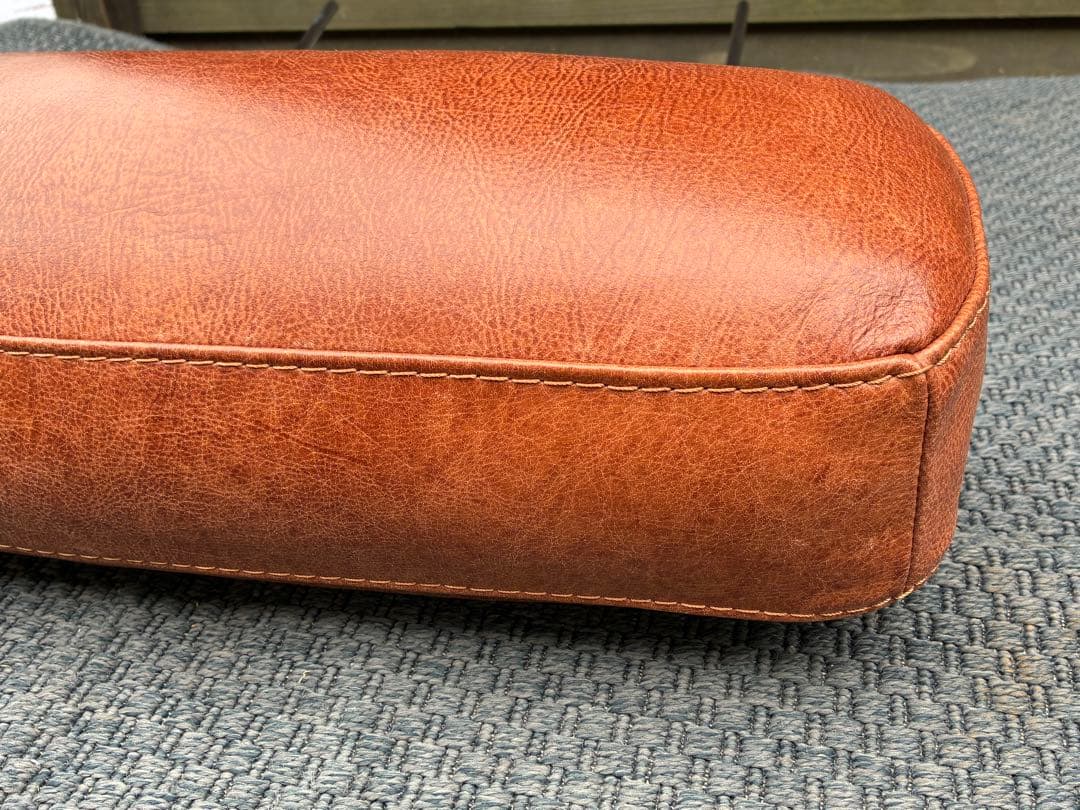 ① unico　SUABI　スアビ　レザーソファ　ヘッドレスト　仙台　宮城