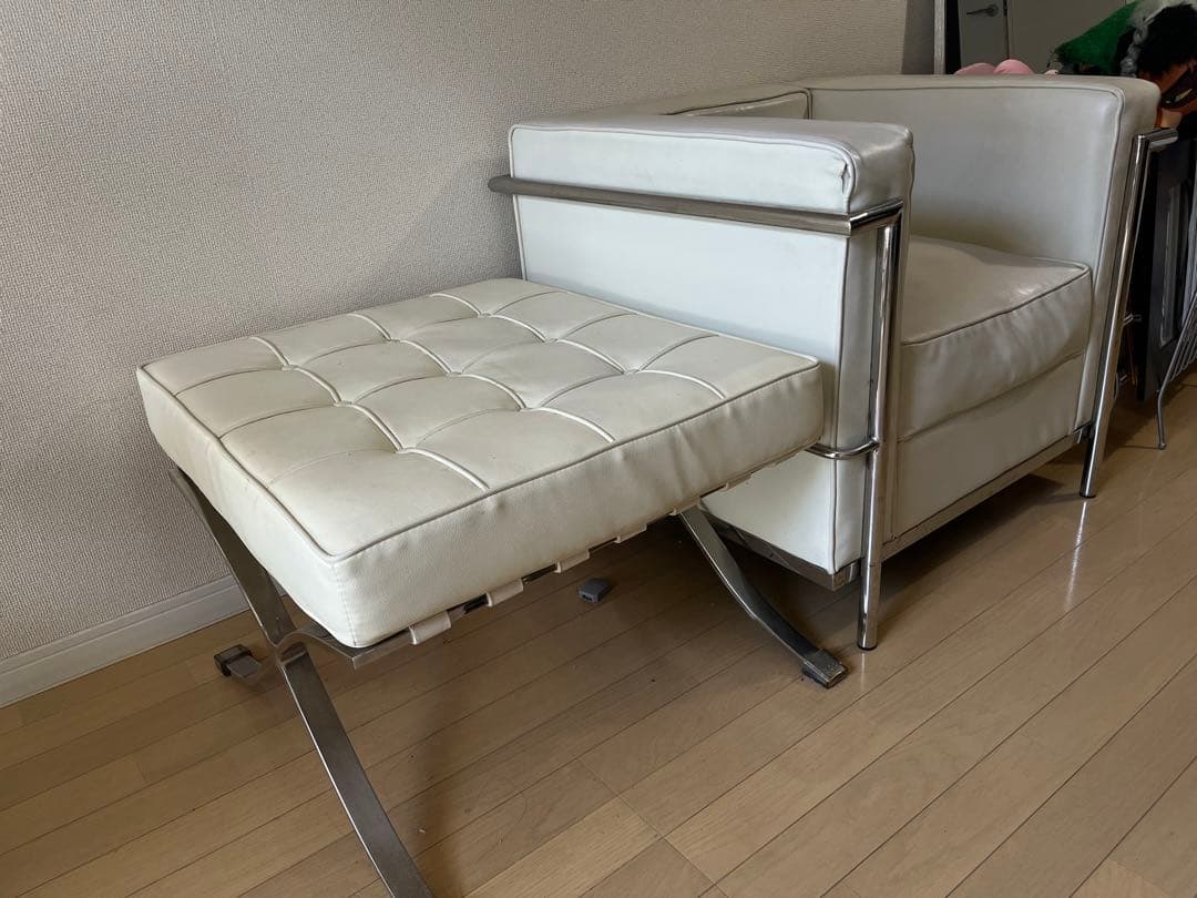 バルセロナチェアオットマン ホワイト 3/28まで