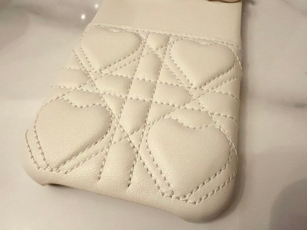 新品　Dior　LADY DIOR　iPhone15proケース　ハート
