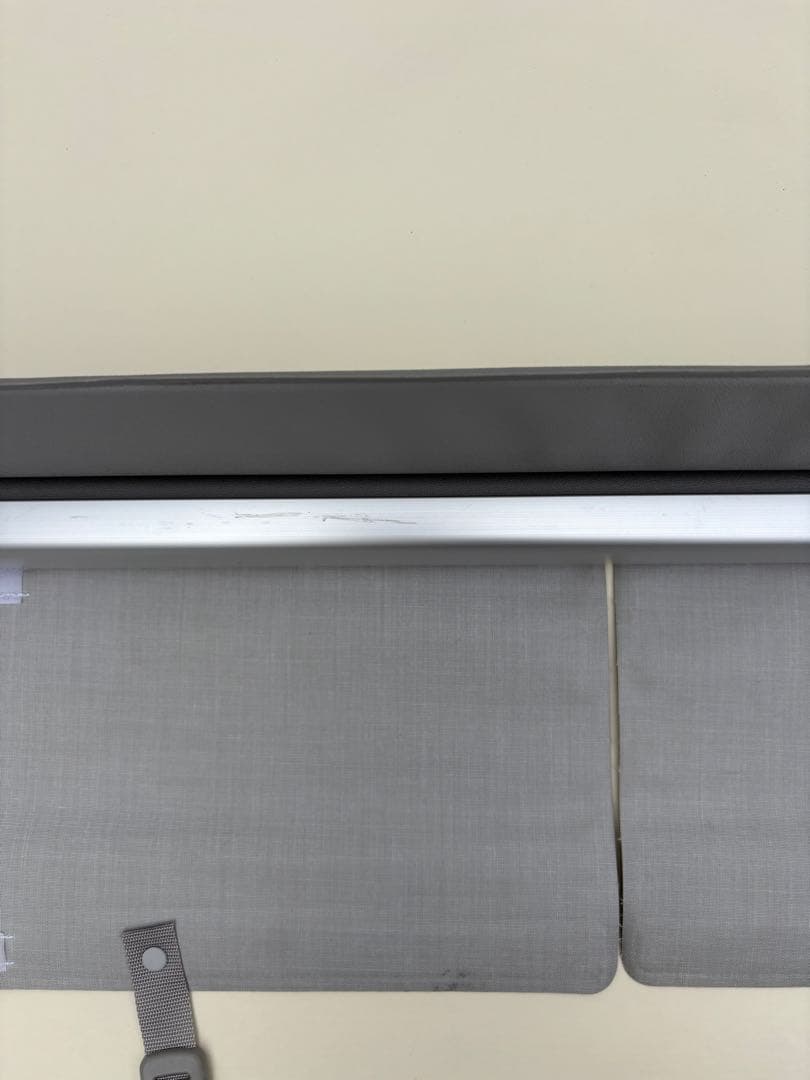 前期プリウスα5人乗　純正トノカバー