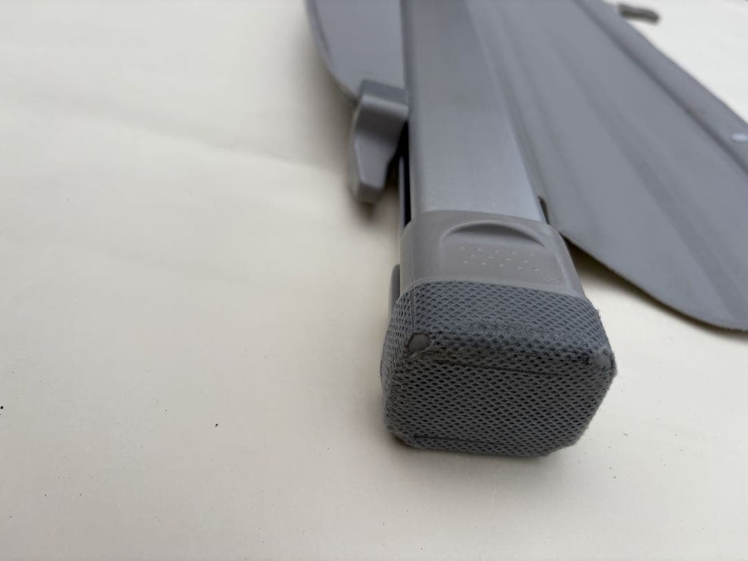 前期プリウスα5人乗　純正トノカバー