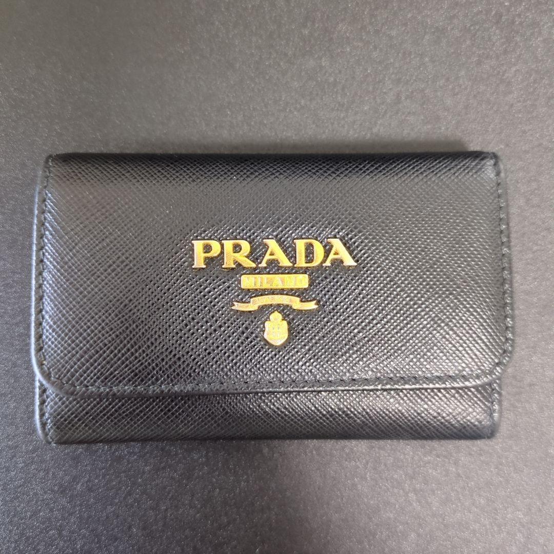 ★KIKI★PRADA　サフィアーノレザー　キーケース　ブラック×ピンク