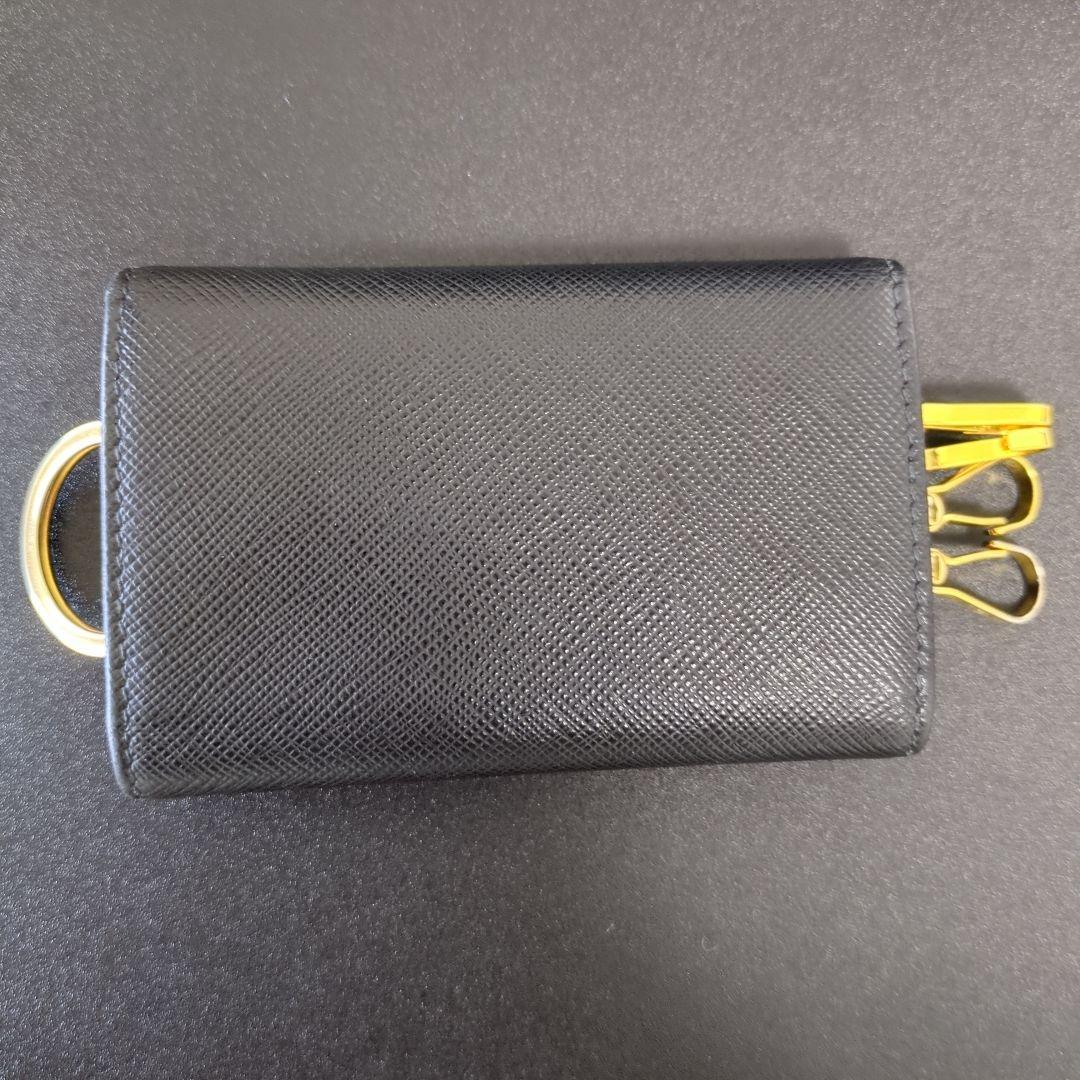 ★KIKI★PRADA　サフィアーノレザー　キーケース　ブラック×ピンク