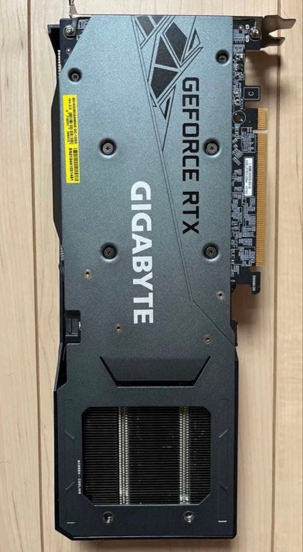ワタナベ　GIGABYTE GeForce RTX 12GB グラフィック