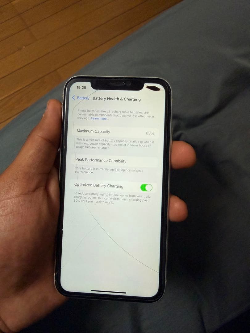 iPhone XR 64GB バッテリー83%