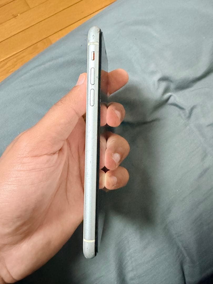 iPhone XR 64GB バッテリー83%