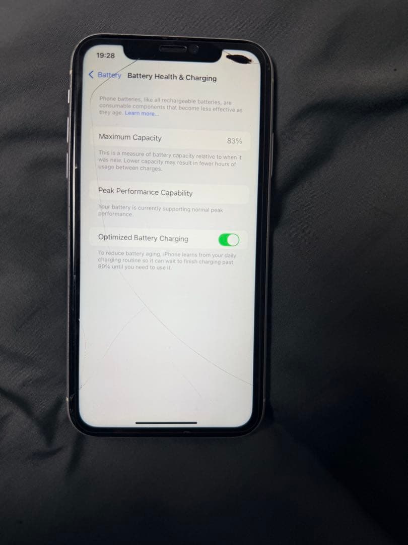 iPhone XR 64GB バッテリー83%