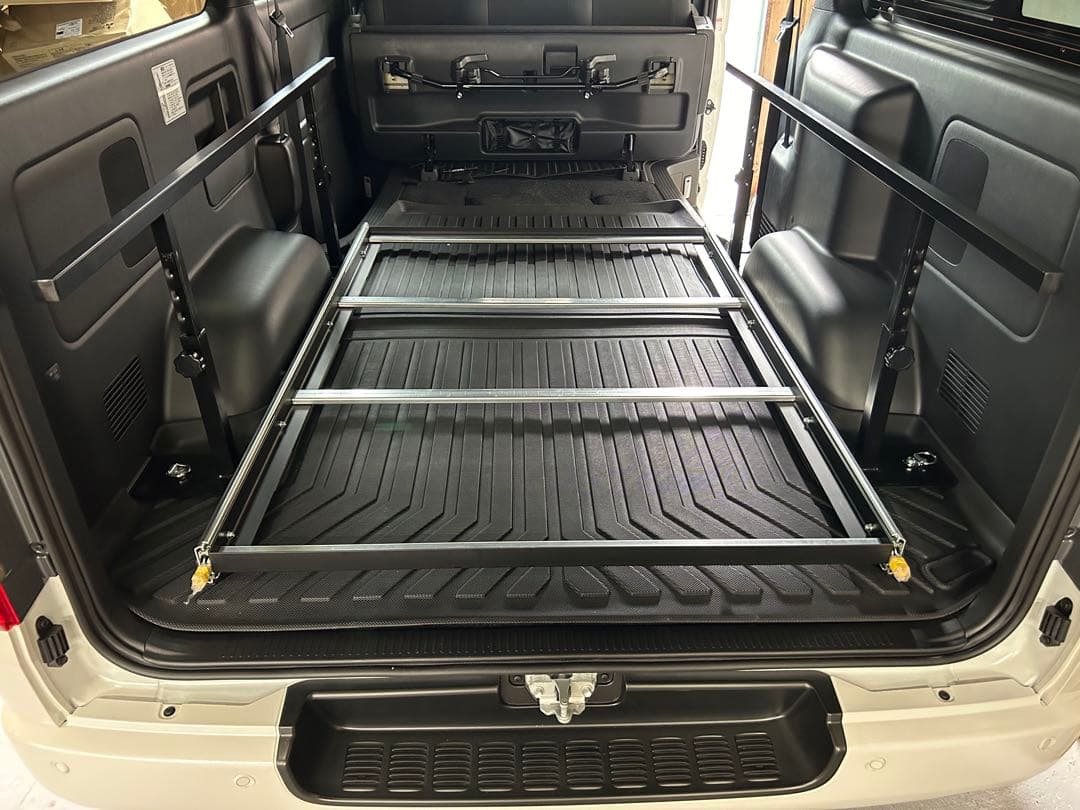 S 製作撮影品　スライドフロア　ブラック棚板、フェルト、ポール付、送料込