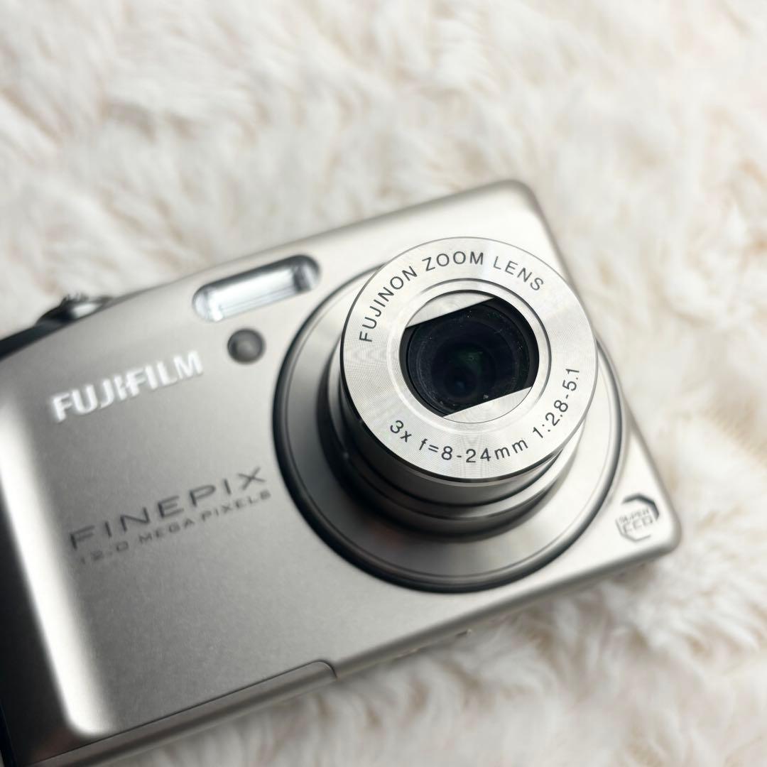 美品 FUJIFILM FinePix F50fd シルバー 動作確認済み
