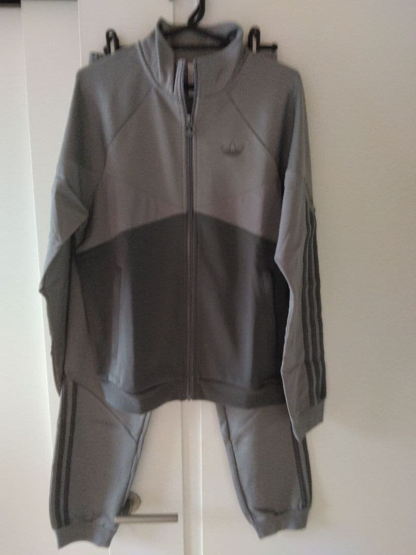 新品未使用　アディダス　メンズ　ジャージ　上下　Mサイズ　アディダスオリジナルス