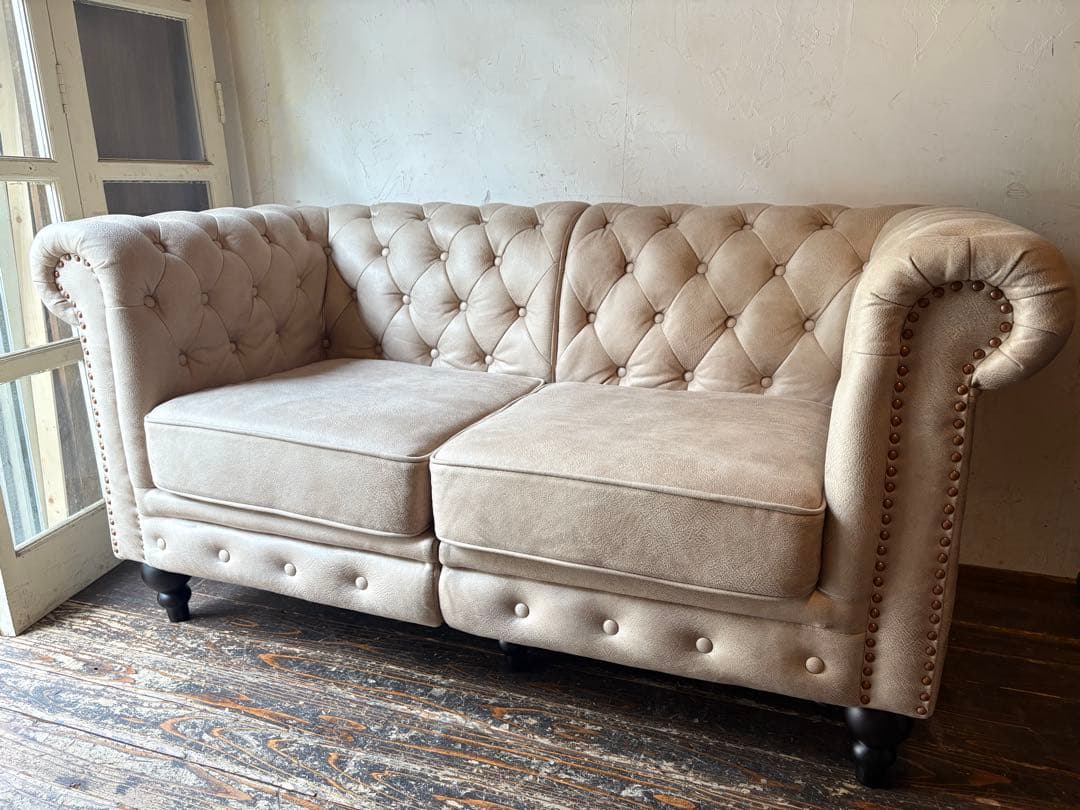 ベージュ ヴィンテージ チェスターフィールド風 ソファ レトロ
