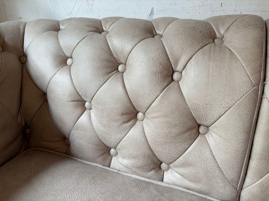 ベージュ ヴィンテージ チェスターフィールド風 ソファ レトロ