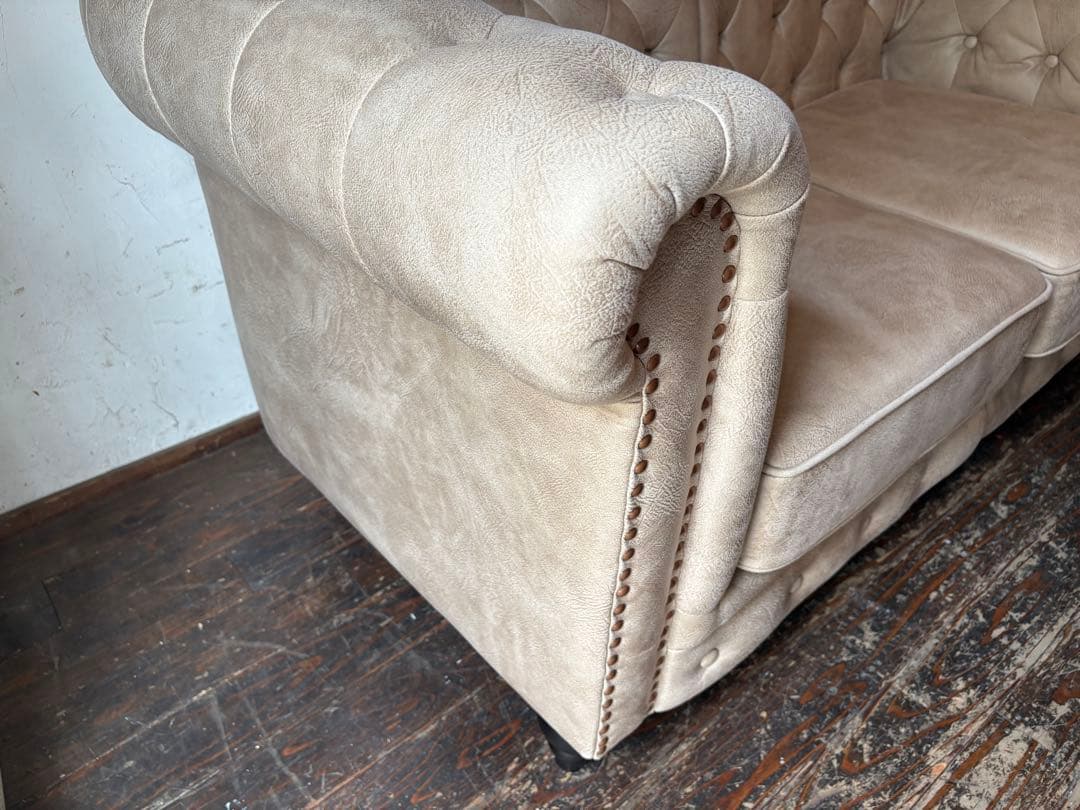 ベージュ ヴィンテージ チェスターフィールド風 ソファ レトロ