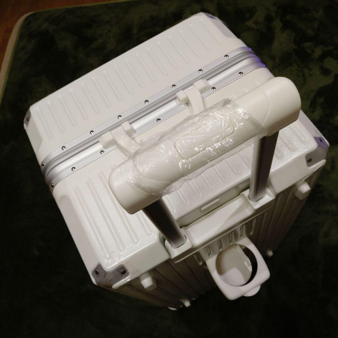 【タンスのゲン】大容量キャリーケース。スーツケース カップホルダー付 アルミ