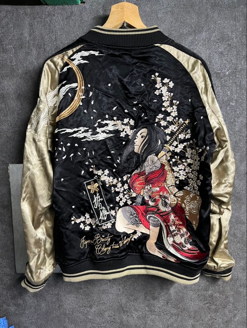 【美品】抜刀娘 スカジャン リバーシブル 刺繍 和柄 サテン Mサイズ