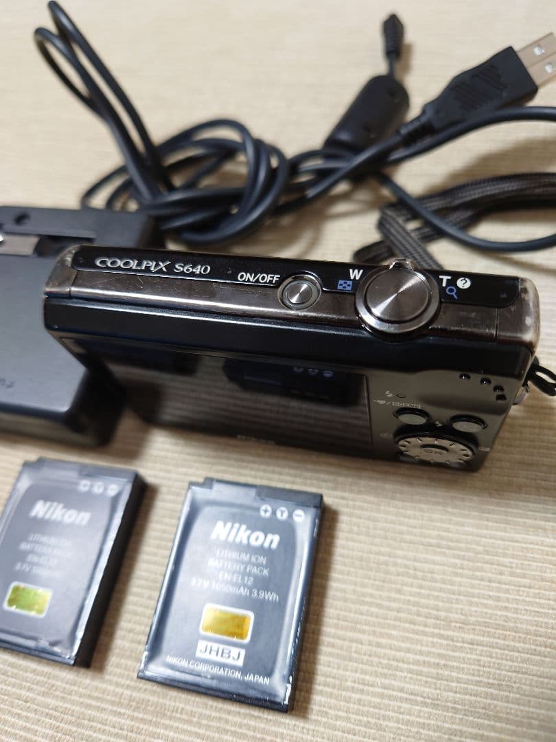 Nikon COOLPIX S640 本体 + バッテリー2個 + 充電器