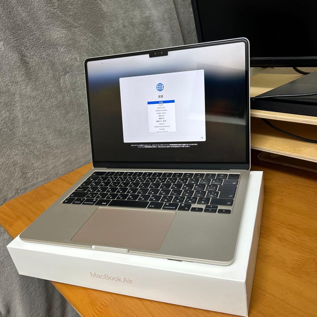 M2 MacBook Air 8GB / 256GB スターライト