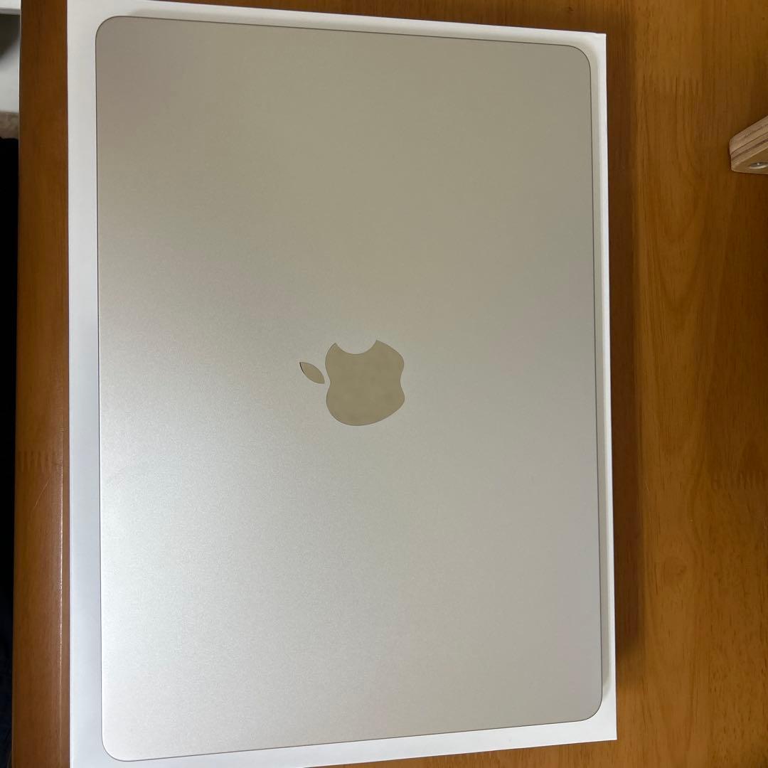M2 MacBook Air 8GB / 256GB スターライト