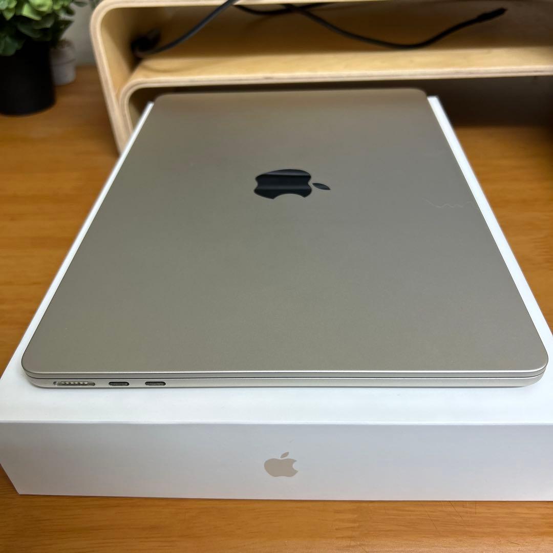 M2 MacBook Air 8GB / 256GB スターライト