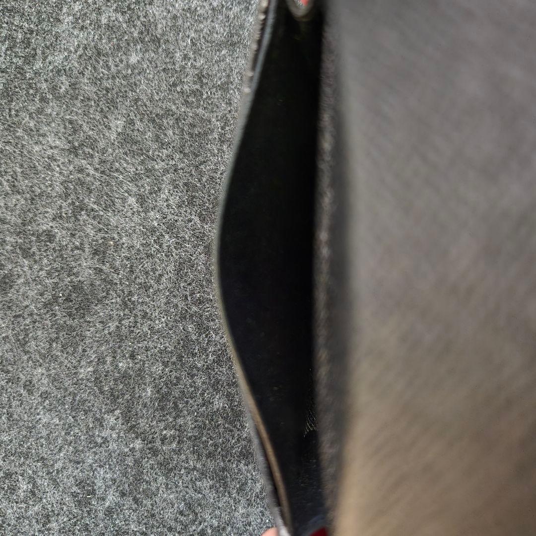 ヴィトン アンヴェロップカルトドゥヴィジット ノワール エピ M56582