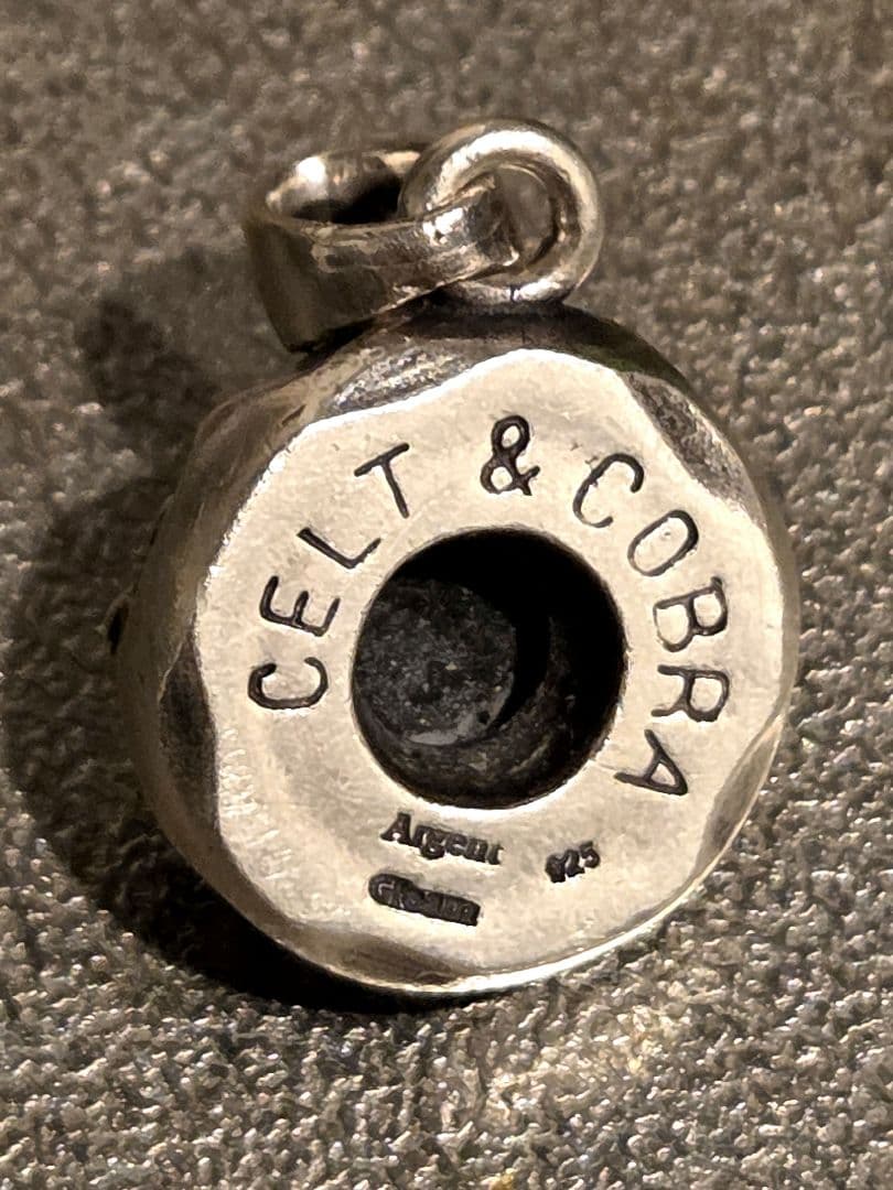 ケ*ン様 【美品】Celt & Cobra ペンダントトップ