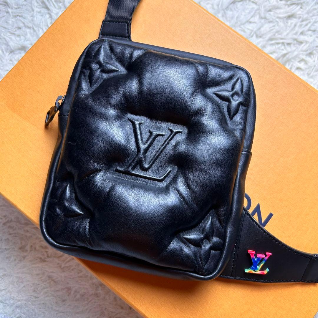 【極希少】LOUIS VUITTON アシンメトリカル 本革 ボディバッグ 黒